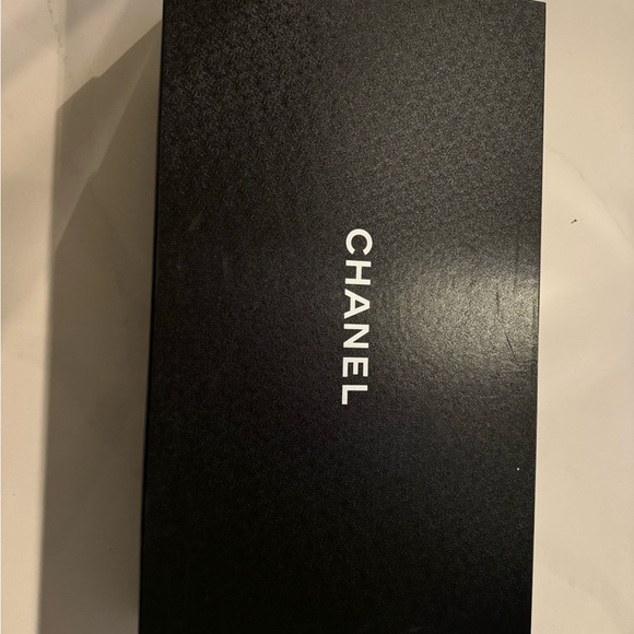 Chanel slippers and pouch - Picture 8 of 8